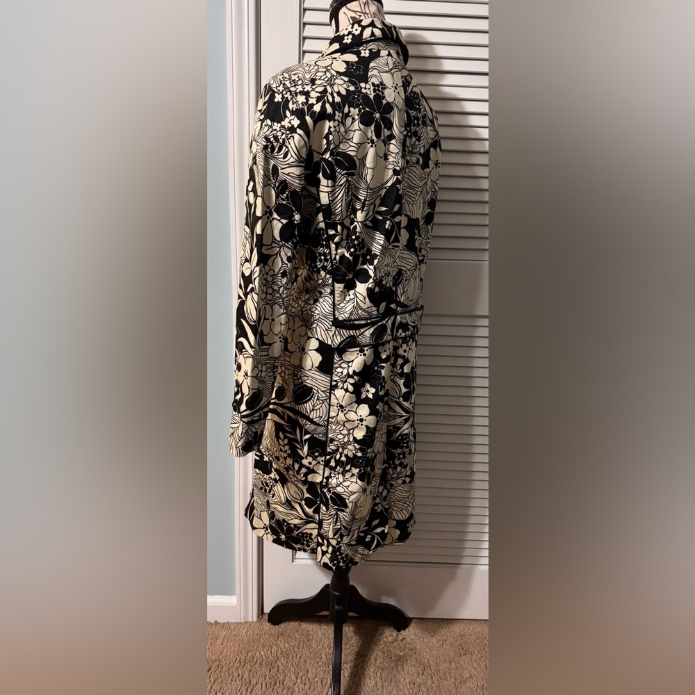 Oscar de la Renta Black and Cream Floral Patterned Pea Coat - Picture 4 of 15